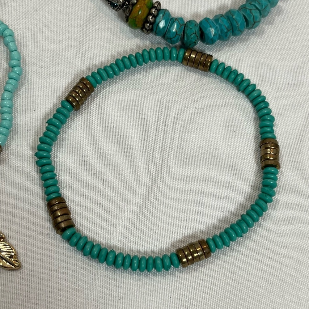 Set of four- turquoise bead bracelets. - Picture 2 of 6